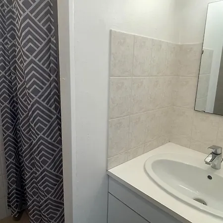 Des Pins Apartamento *