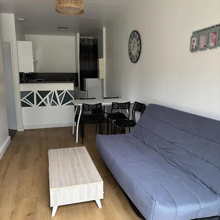 Des Pins Apartamento