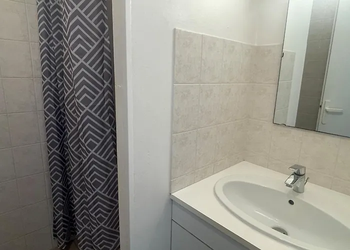 Des Pins Apartamento *